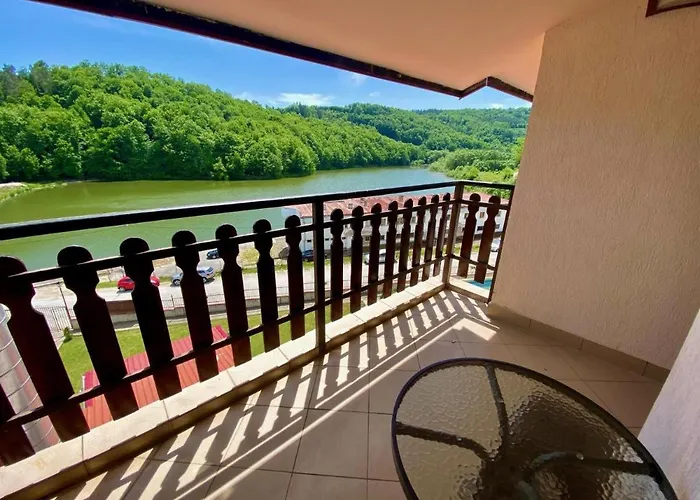 Апартамент Lake Appartement Trjavna